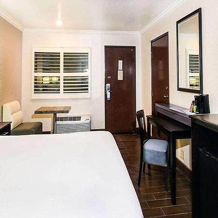 Travelodge By Wyndham Commerce Los Angeles Area Luaran gambar