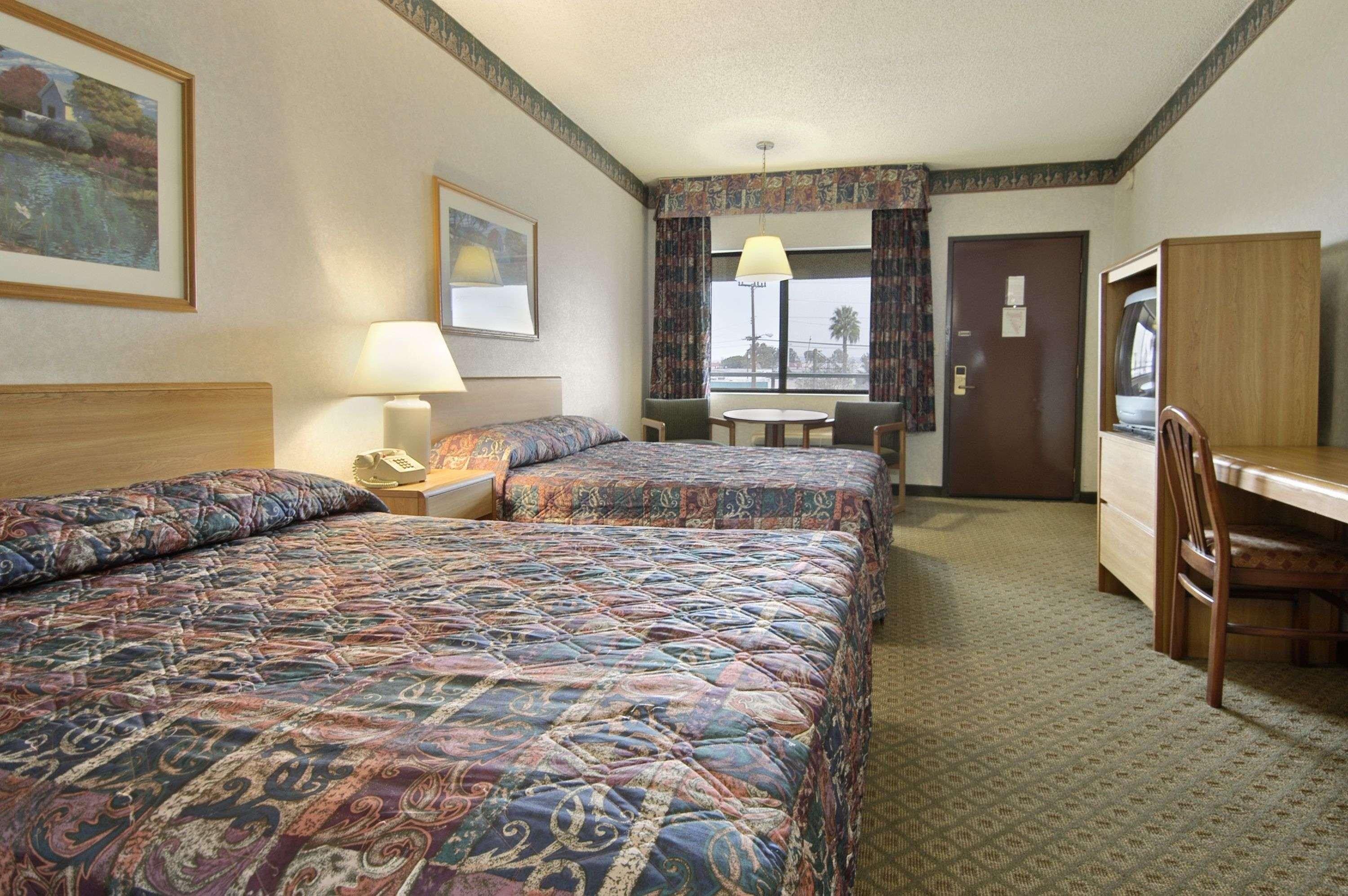 Travelodge By Wyndham Commerce Los Angeles Area Bilik gambar