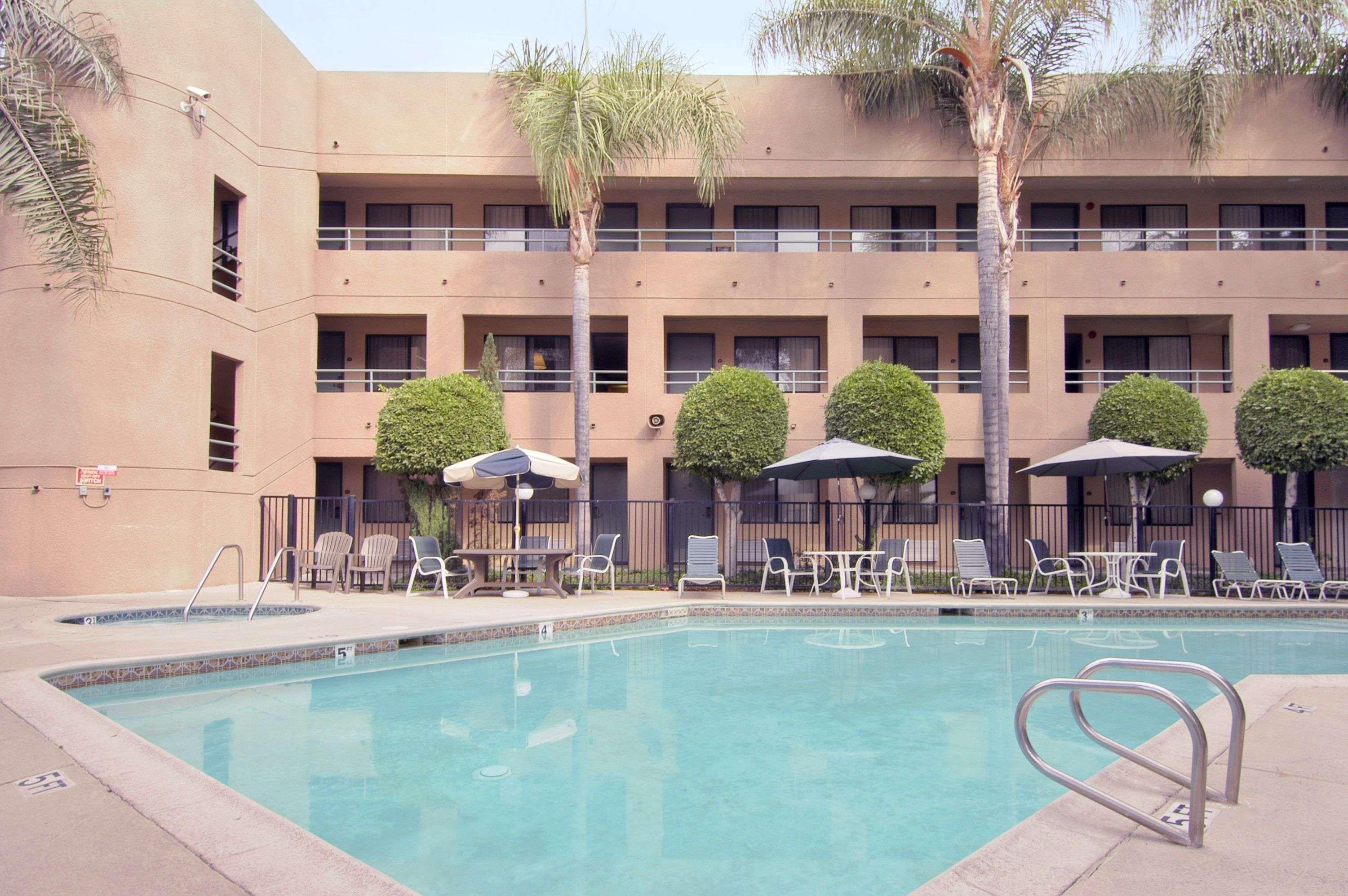 Travelodge By Wyndham Commerce Los Angeles Area Luaran gambar