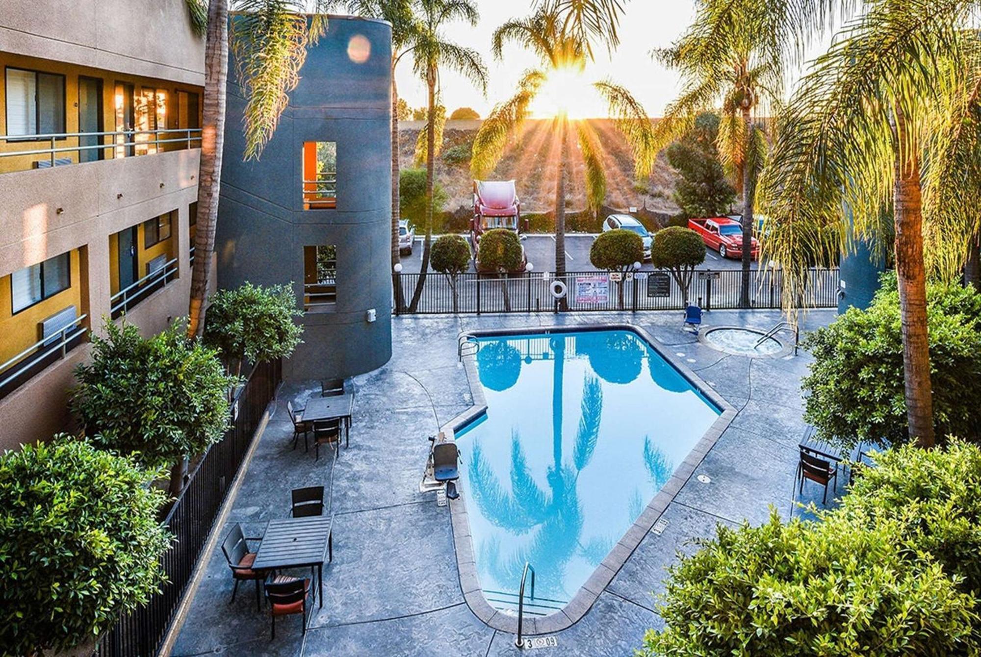 Travelodge By Wyndham Commerce Los Angeles Area Luaran gambar